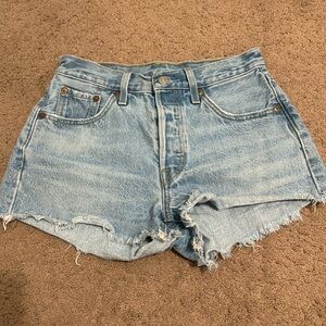 Women’s 501 Levi’s light wash Jean shorts